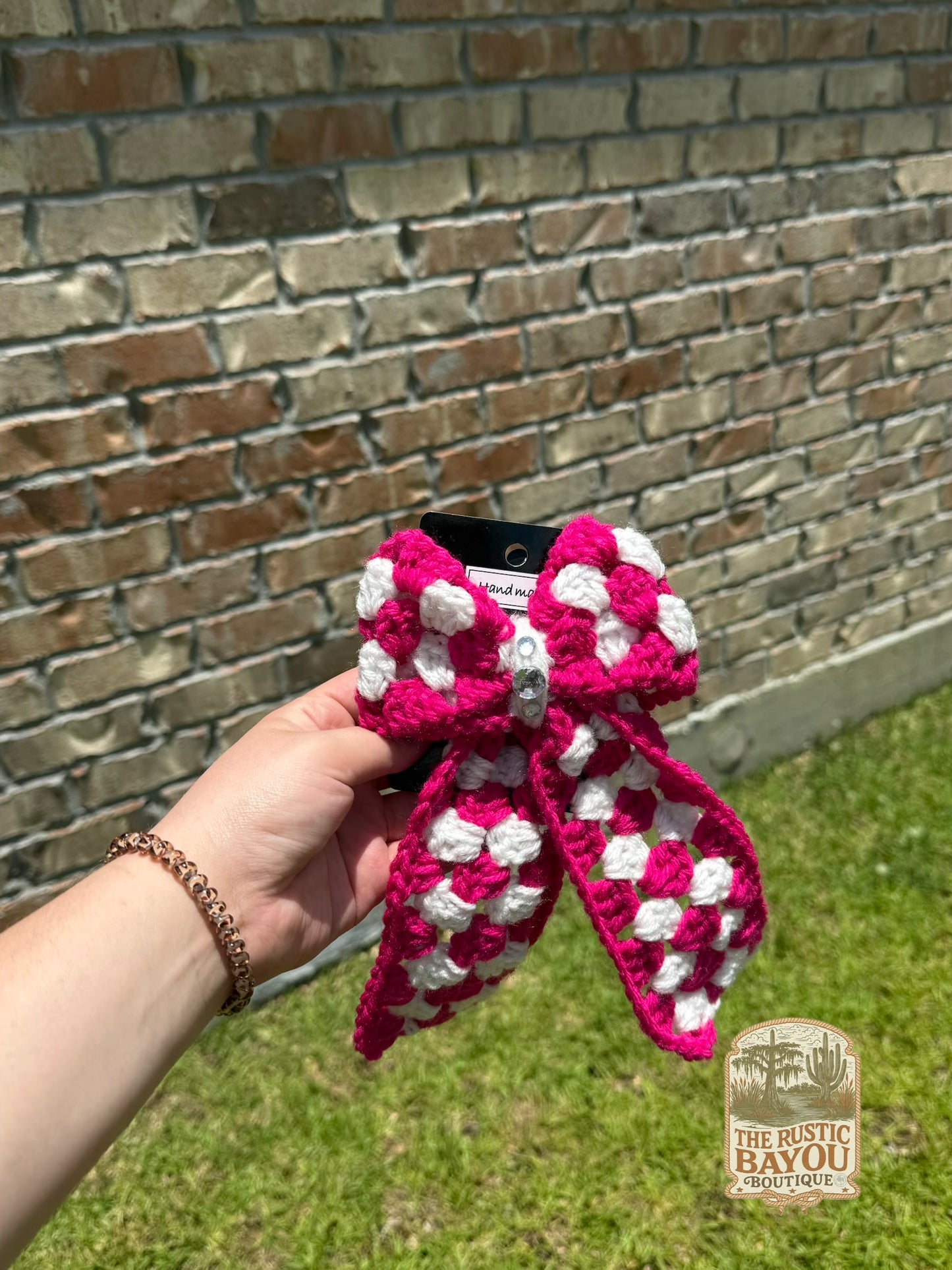 Crochet hair bow on alligator clip!